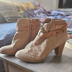 Stylish Tan Ankle Boots